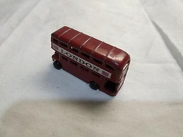 5 centi u dinarima: Autobus London Dabldeker,metalni 4,5 cm.China,izgreban — 3