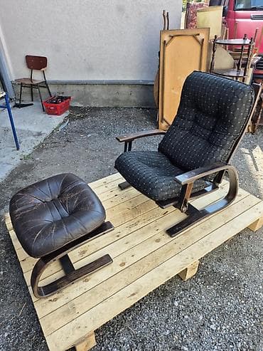 ugaoni stalak za cvece: Naslonjač sa tabureom (set) - Udobna fotelja sa pripadajućim tabureom — 1