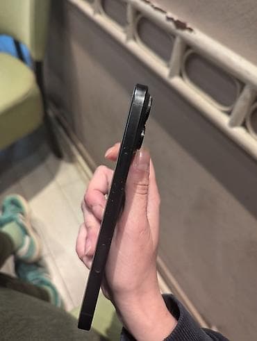 Mobile Phones & Accessories: IPhone 16 Pro Max, 512 GB, crna boja. Detalji: - Kupljen i aktiviran — 2