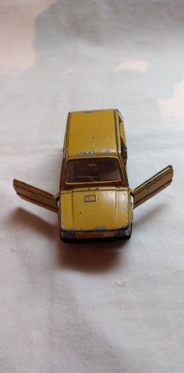 fiat punto igracka: Hot Wheels Mattel Fiat Panda, oko Italy, izgreban, fali inst.tabla i — 2