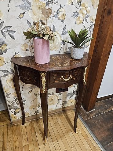 stilski namestaj prodaja: 𝐄𝐥𝐞𝐠𝐚𝐧𝐭𝐧𝐚 𝐬𝐭𝐢𝐥𝐬𝐤𝐚 𝐤𝐨𝐧𝐳𝐨𝐥𝐚 𝐬𝐚 𝐢𝐧𝐭𝐚𝐫𝐳𝐢𝐣𝐨𝐦 𝐢 𝐞𝐥𝐞𝐦𝐞𝐧𝐭𝐢𝐦𝐚 𝐩𝐨𝐳𝐥𝐚ć𝐞𝐧𝐞 𝐛𝐫𝐨𝐧𝐳𝐞 — 4