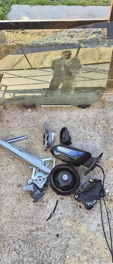 Kompletan auto u delovima: PODIZACI STAKLA TOYOTA YARIS 04-09 | Cena je po komadu — 1