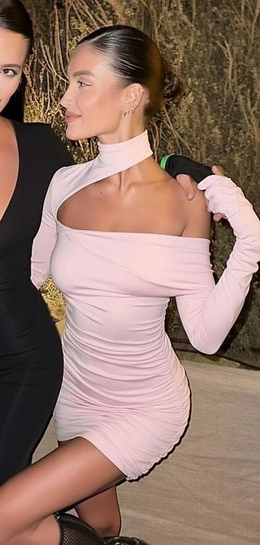 Donji veš: 🔥Asimetrična mini haljina s golim
✅2500 din — 4