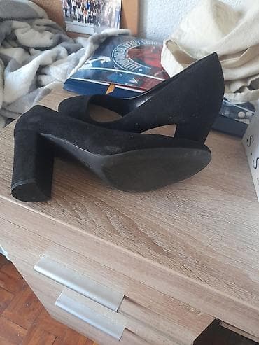 espadrile na pertlanje: - Model: klasične salonke sa zaobljenim vrhom - Boja: crna - Materijal — 1