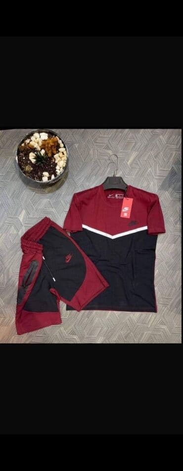 c a basic majice: Nike komplet trenerka, koji se sastoji od majice kratkih rukava i — 3