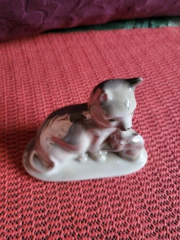 set porcelanski: Porcelanska nova figura iz 70ih. Visina. 8,5cm — 2