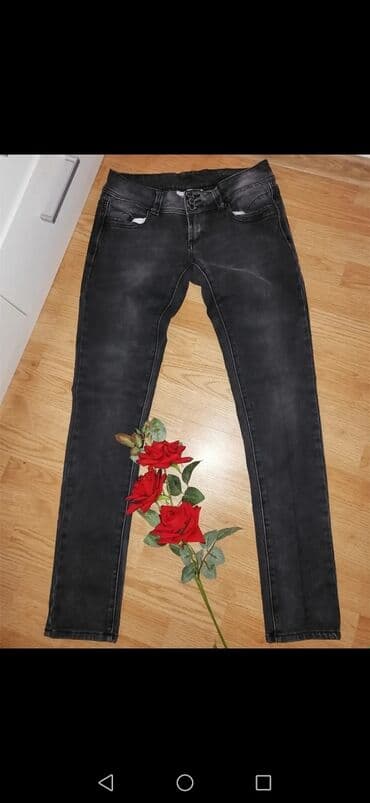 Nove farmerke br 38 m — 1