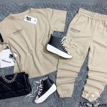 prodaja zenskih kompleta: Kompleti 2400 din — 1