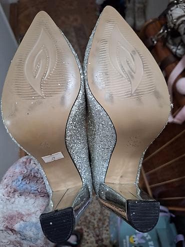 guess salonke: SKROZ NOVE SALONKE BROJ 39,NOV MODEL SA DEBLJOM STIKLOM,VEOMA — 5