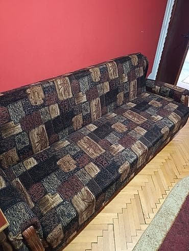 Krevet na razvlacenje, dobro ocuvan. sa kutijom za odlaganje