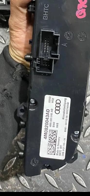grejaci golf 4: AUDI Q7 4M 15-22 KLIMATRONIK KLIMA PREKIDAC 4M0820043AD | Audi q7 q5 — 1