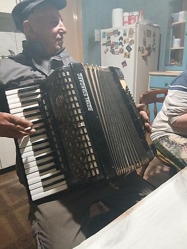 Harmonika Royal Standard – klavirska harmonika sa basovima -