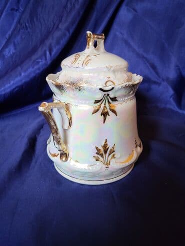 zemljane posude: Bombonijera 1914 do 1918g. porcelan,sedef glazura. Bombonijera je — 4