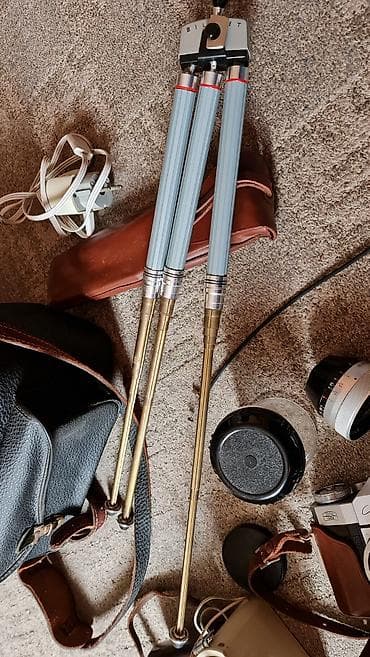 aparat za boks prodaja: **Zeiss Ikon Contaflex analogni fotoaparat sa pratećom opremom** U — 7