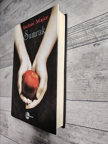 STEFANI MAJER Sumrak. Na prodaju knjiga Stefani Majer - Sumrak