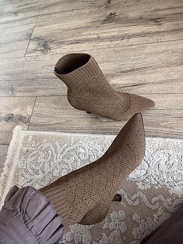 nike 36: Pletene čizmice/čarapa-štikle u boji karamele Čizmice do članka sa — 2