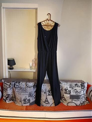 ugg sandale zenske: Elegantni crni ženski kombinezon bez rukava. - Kroj: gornji deo sa — 1