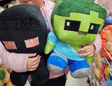 sator za plazu pop: Plišane igračke inspirisane likovima iz kvadratnog gaming sveta. - — 4