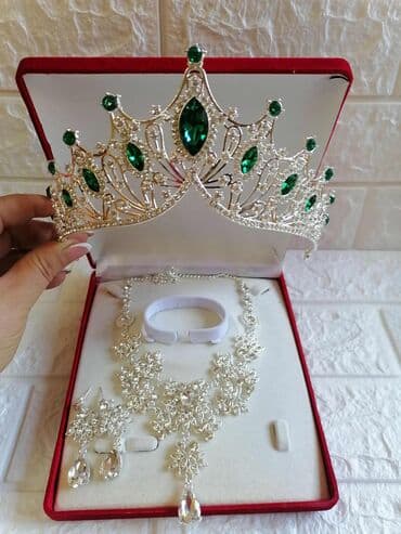 mokasine novi sad: Chanel, Set: Crown, Earrings, Bracelet, Material: Cubic zirconia, Pearl — 10