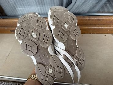 maja odzaklijevska deca: Decije New Balance 9060 patike. Broj 35. Replika — 4