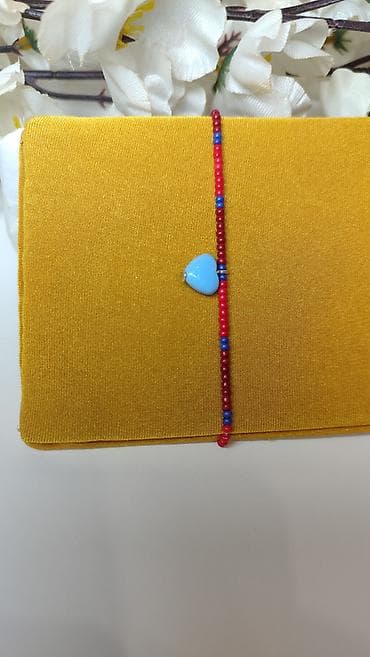 Men's Footwear: Narukvica od sitnih perli sa priveskom srce - Ručno rađena narukvica — 3