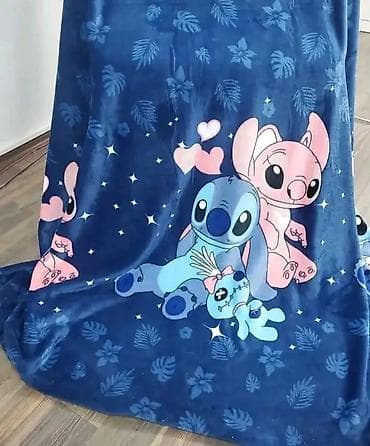 Mekano plišano ćebe sa motivom crtanih likova na tamnoplavojoj na lalafo.rs Mekano plišano ćebe sa motivom crtanih likova na tamnoplavojoj