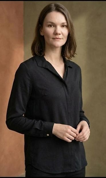 tech fleece black: Ženska košulja – crna, dugih rukava - Klasičan kroj sa diskretnim — 1