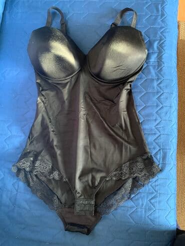 M, Likra, bоја - Crna