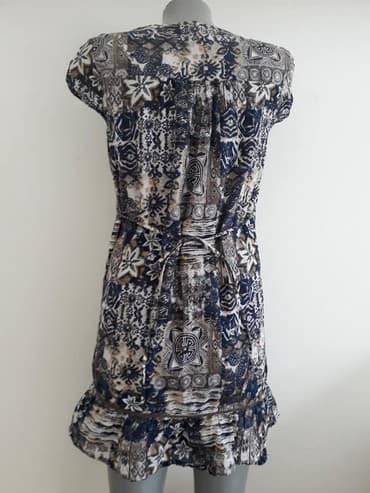 Haljina SOliver 36 cena 900 din
pamuk
ramena 37 grudi 47 duzina 87 — 2