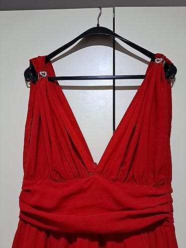 wikiki haljine: Elegantna duga crvena haljina - Model: duga, lepršava silueta - — 3