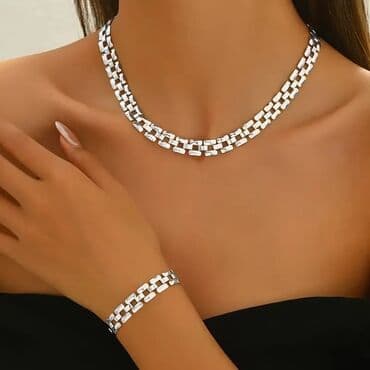 Jewellery: 1700 — 4