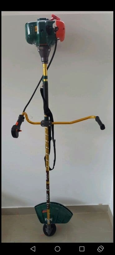 mala motorna testera: Prodajem nov i kvalitetan Lesnik benzinski trimer. Model — 3