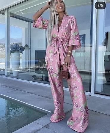 apple beograd: Damski komplet – kimono bluza i široke pantalone sa cvetnim dezenom. - — 2