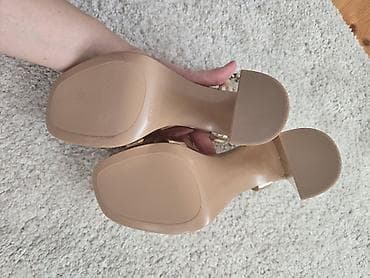 ženske sandale na petu: Zlatne sandale na platformu – Stradivarius - Brend/model — 5