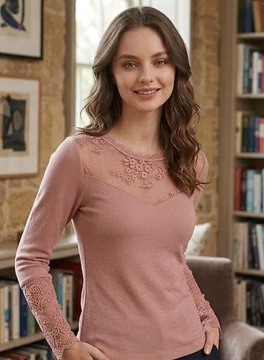 pull and bear kompleti: Ženska majica dugih rukava sa čipkom – puder roze - Boja: puder roze — 1
