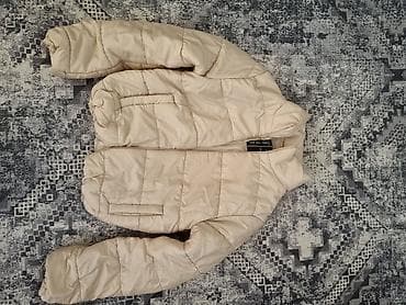 Sweatpants: Puf jakna u bež/šampanj nijansi - Kratki model sa visokim, „stand-up” — 2