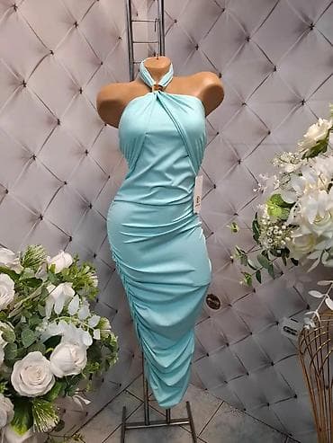 Elegantna haljina sa halter vezivanjem i ukrasnim prstenom - Model