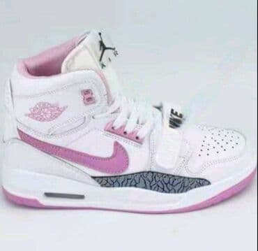 patike sa oznakom n: Patike, Air Jordan — 3