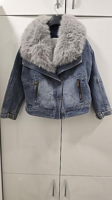 Pantalone, Farmerke, Šortsevi: Teksas jakna sa krznom - Kratki, boxy kroj od plavog teksasa - Bogat — 2