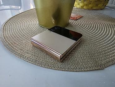 Mobilni telefoni: Samsung Galaxy Z Flip (serija Z Flip, zlatno/roze nijansa) - — 1