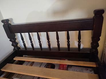 namestaj m: Jednokrevetni drveni ram za krevet sa fiokom za odlaganje. - — 4