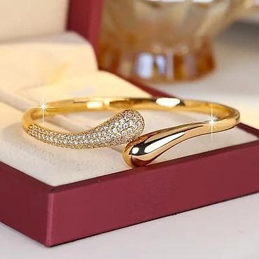 bez ranac: Elegantna ženska narukvica – zlatni ton, otvoreni dizajn sa kapljastim — 4