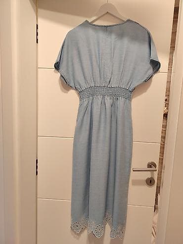 vise boja: Plava midi haljina od laganog teksasa (Zara) - Kroj: lepršava silueta — 10