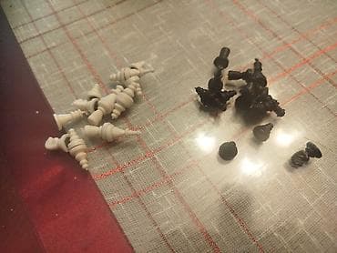 patike za decu jordan: Male magnetne figure na magnet za sah.16 crnih i 16 belih — 1