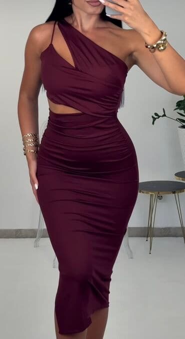 Elegantna midi haljina u boji bordo vina. - Kroj: pripijena silueta