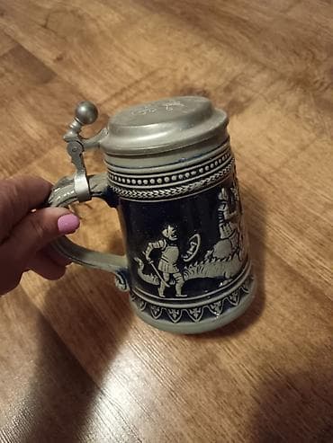 gusle prodaja cena: Keramička pivska krigla sa poklopcem (tzv. nemački stein) - — 1