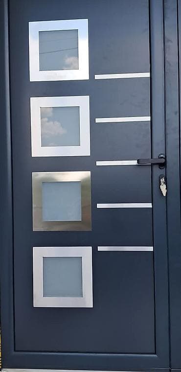 Aluminijumska ulazna vrata, moderna antracit siva boja, vertikalna