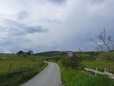 kovin prodaja kuca: Na prodaju 12 km od centra Zlatibora plac površine 40 ari sa drvenom — 1