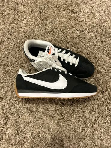 sintisajzer sa mikrofonom za decu: Nike sportske patike – crno‑bele - Model sa retro siluetom i velikim — 3