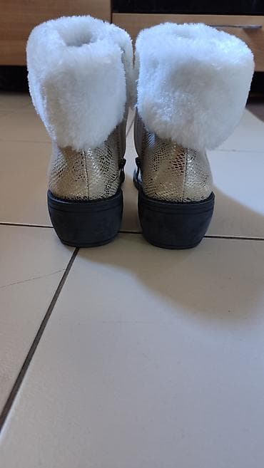 nis svecane haljine: - Topao, mekan veštački krzneni okovratnik i postava iznutra za — 2